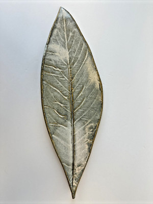 Vintage Studio Art Pottery Green Botanical Leaf Dish Shaped Spoon Rest Signed-image