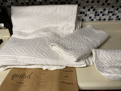 ienjoy Home King / Cali White Quilt Coverlet w/ Matching Shams Microfiber NWOT-image
