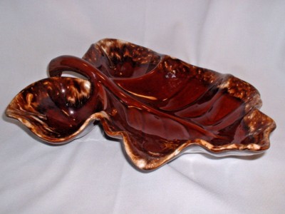 Vintage Hull Pottery Large Leaf Chip & Dip Tray #621 In Mirror Brown-image