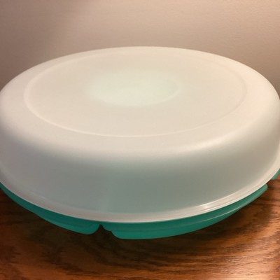 TUPPERWARE Serving Center 7 Part Divided Veggie Snack & Dip Tray Green Complete-image