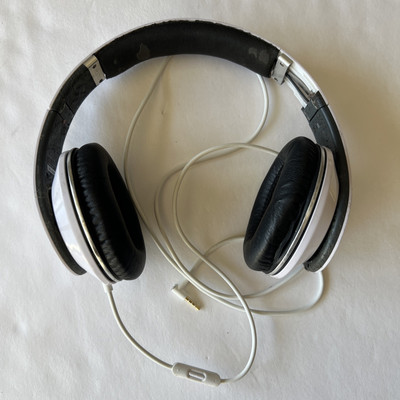 Beats By Dre - STUDIO Headphones - Over Ear - White - Working, Needs Repair-image