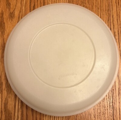 TUPPERWARE  DIVIDED VEGETABLE FRUIT CHIP & DIP SERVING TRAY WITH LID-image