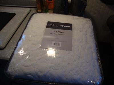 Madison Park Sabrina 5 Piece Tufted Cotton Chenille Daybed Set White-image