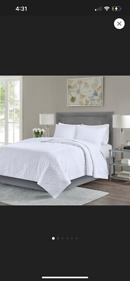 Madison Park White Wiley Coverlet Set Full/Queen NEW-image