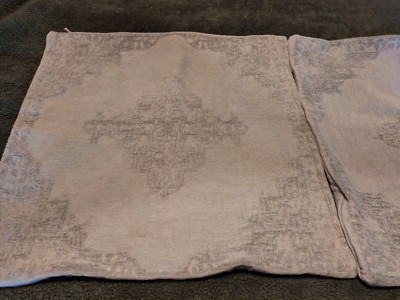 Pottery Barn Maddie Textured Medallion Pillow Covers (2) Gray Silver 22