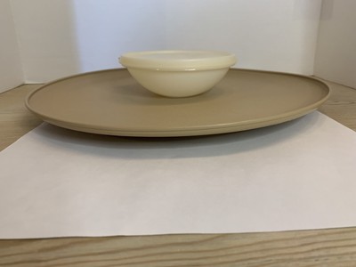VINTAGE 3 PIECE TUPPERWARE  #492-5 TAN CHIP N DIP SERVE TRAY AND BOWL W/ LID-image