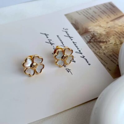Tory Burch Lady Nature Shell 🐚 Stud Clover Shaped Romantic Fashion Earrings-image