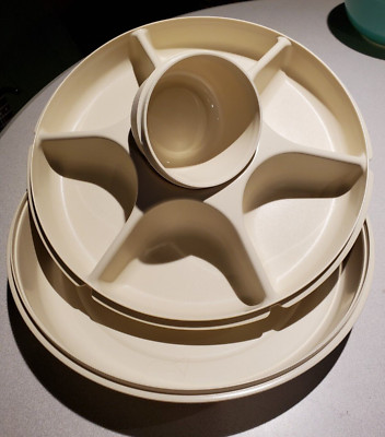Vintage Tupperware 1665 Veggie, Fruit, Chip Tray, lid 1666 & Dip Bowl 1667-image
