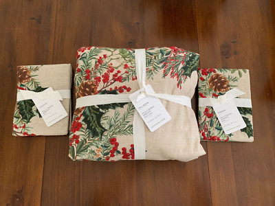 Pottery Barn / Christmas Holly Berry Wreath Duvet FULL/QUEEN & 2 STANDARD SHAMS-image
