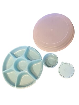Tupperware Divided Veggie Serving Center Tray #1665G-1 Lid & Dip Bowl Light Blue-image