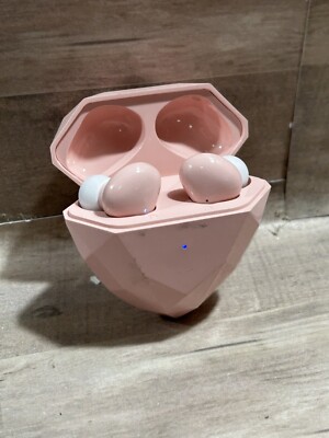 FAO Schwarz Music Love Pink, Wireless Earbuds w/Heart Shaped Charging Case-image