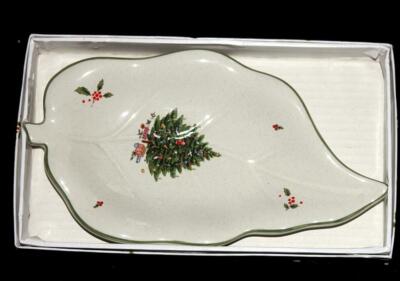VTG Studio Nova Holiday Season Christmas Tree Small Leaf Shaped Dish Tray NIB-image