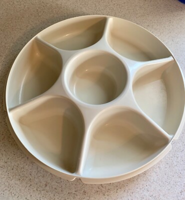 Tupperware Divided Veggie/Fruit/Dip Snack Party Tray Almond 1665-3 W/Lid 1666-3-image