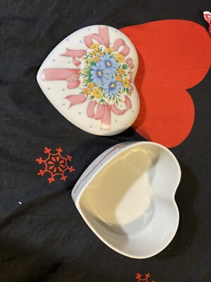 Vintage 1980s STUDIO NOVA Trinket Box Heart’s Desire Heart Shaped Ceramic Lid-image