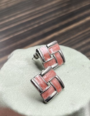 Pink Coral Square Stud Earrings -image