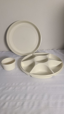 VTG Tupperware Veggie Divided Serving Tray & Dip Bowl w/ Lid #1665-5-image