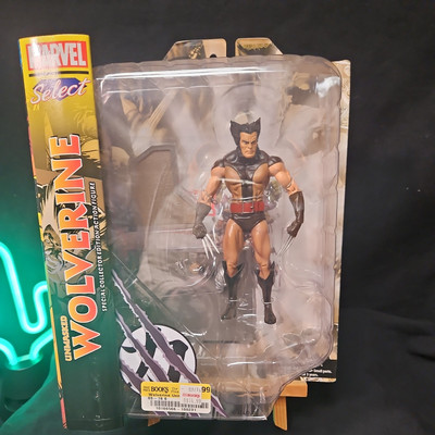 Marvel Diamond Select Wolverine Unmasked Brown Suit 2016 7