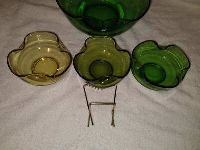 Vintage Folded Chip Dip Set. 1 Large Chip Bowl & 3 Dip Bowls-image