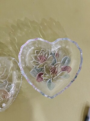Beautiful Heart Shaped Embossed Floral Glass Candy Dish Trinket Bowl NIB-image