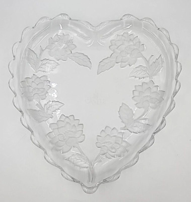 Trump's Castle Casino Resort Heart Shaped Etched Crystal Platter 12