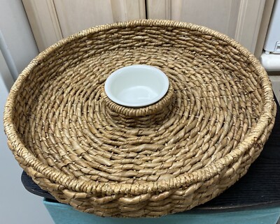 WILLIAMS SONOMA 18”WOVEN BASKET CHIPS & DIP SERVING TRAY HOLIDAY PARTY SET -USED-image