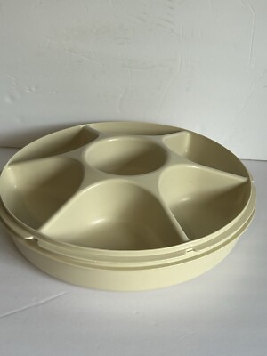 Vintage TUPPERWARE Divided Vegetable Chip Dip PARTY TRAY w/ Lid CLEAN USA-image