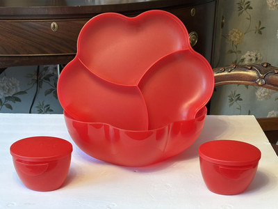 Tupperware Red Chip N Dip/Salad Set Divided Party Tray Scalloped Dish Bowl 4624A-image