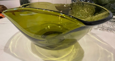 VTG MCM Retro Vintage Avocado Green Chip Angled Dip Bowl Anchor Hocking Large-image