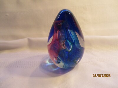 UNIQUE GLASS EYE STUDIO EGG SHAPED PAPERWEIGHT~CONTROLLED BUBBLE~DICHROIC-image