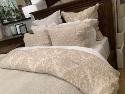 NEW POTTERY BARN Jacquard Linen Medallion  King Duvet & 2 Standard Shams Natural-image