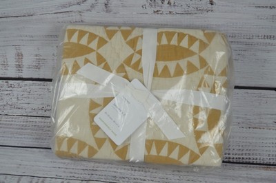 Pottery Barn Quilted Standard Pillow Sham 26x20 NEW-image