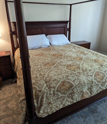 Pottery Barn Queen Full Duvet Cover  Linen Cotton Camilla Floral Medallion-image