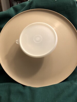 VTG Tupperware 492 Dip N Serve Tray & Bowl W Lid Beige Chips Veggies 3 Pc Set -image