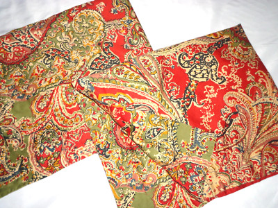 POTTERY BARN SIENNA RED GREEN PAISLEY SATEEN (2) STANDARD PILLOWCASES 20X27-image