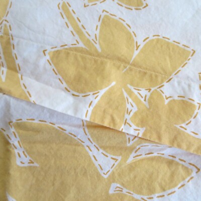 Pottery Barn Standard Pillow Shams Pair of 2 Organic Cotton White Yellow Leaf-image