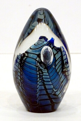 1994? Vintage ROBERT EICKHOLT Studio Modern Art Glass EGG-SHAPED Paperweight-image
