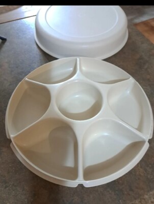 Vintage Tupperware Serving Chip/Dip Veggie Tray 1665-3 With Lid 1666-3-image