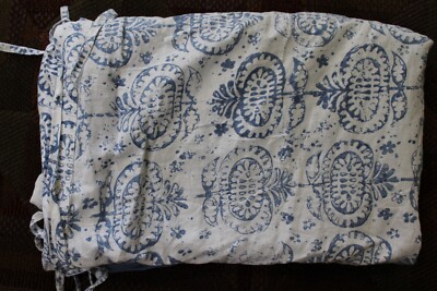 POTTERY BARN Cotton King duvet cover blue and white medallion-image