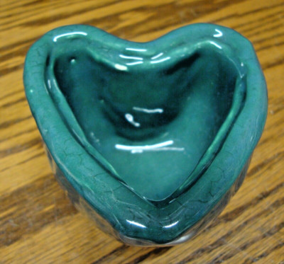 Handmade Unique Heart-Shaped Studio Pottery Trinket/Jewelry Holder Green   L8-image