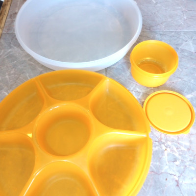 Tupperware Veggie Tray Dip Bowl 7 Cell Divided 4 Pc Set 1665-1, 1666D-1, 1667-8-image