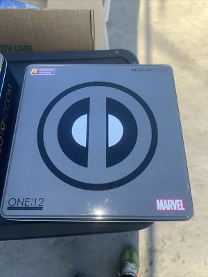 Mezco One: 12 Collective Marvel X-Force Deadpool Action Figure-image