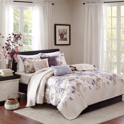 6 Piece Printed Quilt Set with Throw Pillows Taupe King/Cal King -image