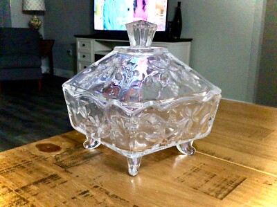 VINTAGE STUDIO CRYSTAL GLASS DECORATIVE GRAPEVINE FOOTED CANDY DISH BOWL W/ LID-image