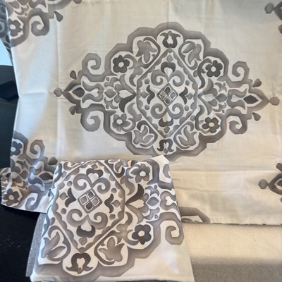 2 Pottery Barn Asher Medallion Gray EURO Pillow Shams Organic Cotton Unused-image