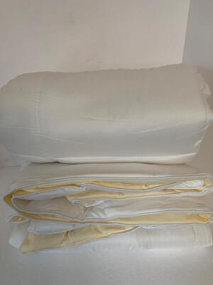 ienjoy Home Twin XL Down Alternative Reversible Comforter in White/Ivory.-image