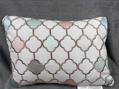Decorative Madison Park Essentials Polyester Pillow With Geometric Pattern 12