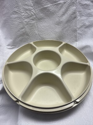 Tupperware 1665-5 Divided Serving Tray Container With Lid 1666-4-image