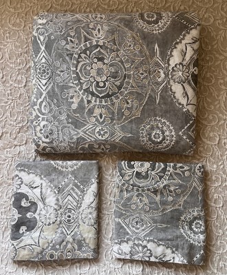 Pottery Barn Jacquelyn Medallion Organic Sateen King Duvet Cover & 2 King Shams-image