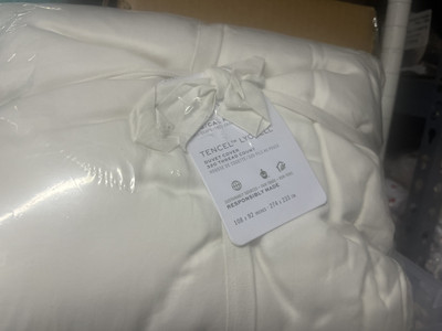 Pottery Barn  Tencel Lyocell  Duvet Cover King white refolded New w tag-image