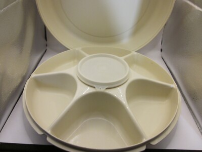 Vintage 4 Piece Set Tupperware Veggie Tray with Dip Bowl #1665-3,1666-3,1667-3, -image